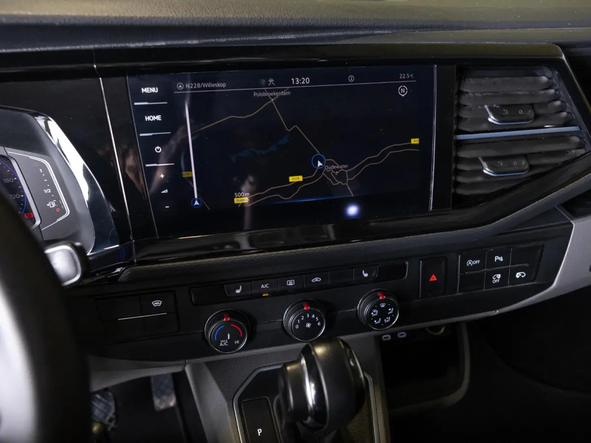 2.0 TDI L2H1 30 Bulli 75 Edition / 204pk / Achteruitrij camera / Stoelverwarming / Leder / Virtual cockpit /