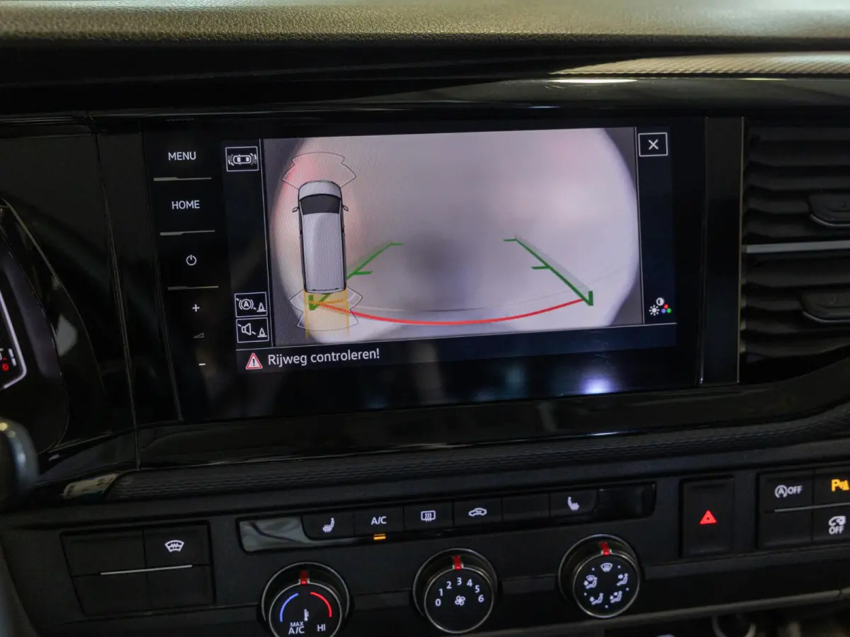 2.0 TDI L2H1 30 Bulli 75 Edition / 204pk / Achteruitrij camera / Stoelverwarming / Leder / Virtual cockpit /