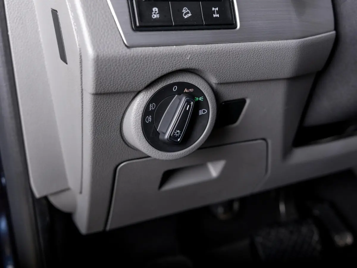 2.0 TDI L2H1 30 Bulli 75 Edition / 204pk / Achteruitrij camera / Stoelverwarming / Leder / Virtual cockpit /