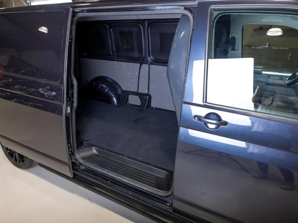 2.0 TDI L2H1 30 Bulli 75 Edition / 204pk / Achteruitrij camera / Stoelverwarming / Leder / Virtual cockpit /