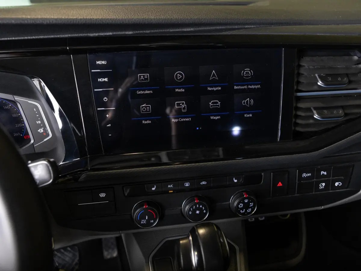 2.0 TDI L2H1 30 Bulli 75 Edition / 204pk / Achteruitrij camera / Stoelverwarming / Leder / Virtual cockpit /