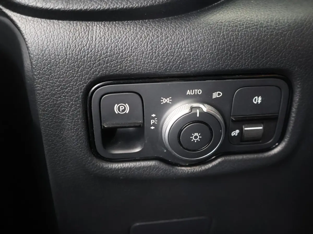 119 CDI | Aut. | L3 | Select | Dubbele Cabine | Edition | LM Velgen | Spoilerpakket | 5-zits | Trekhaak | Navigatie | Parkeercamera | Certified