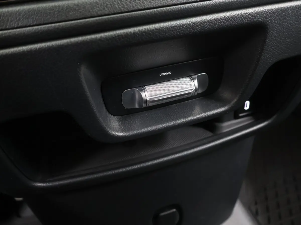 119 CDI | Aut. | L3 | Select | Dubbele Cabine | Edition | LM Velgen | Spoilerpakket | 5-zits | Trekhaak | Navigatie | Parkeercamera | Certified
