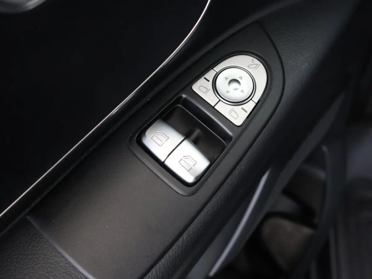 119 CDI | Aut. | L3 | Select | Dubbele Cabine | Edition | LM Velgen | Spoilerpakket | 5-zits | Trekhaak | Navigatie | Parkeercamera | Certified