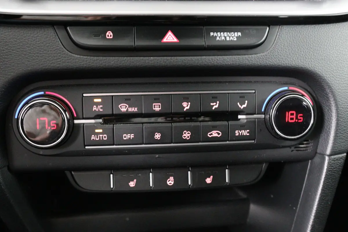 1.0 T-GDI GT-Line | Eerste Eigenaar! | Open Dak | Stoel/Stuurverwarming | Camera | Clima | Navi | Cruise Control | Keyless | Parkeersensoren | DAB