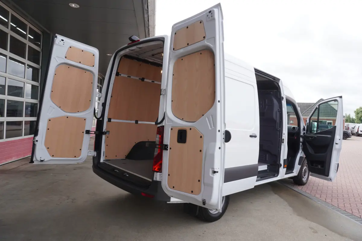 319 CDI 191PK L2H2 RWD Pro Automaat nr.V149 | Airco | Cruise | Camera | geveerde stoel | Trekgewicht 3.500KG