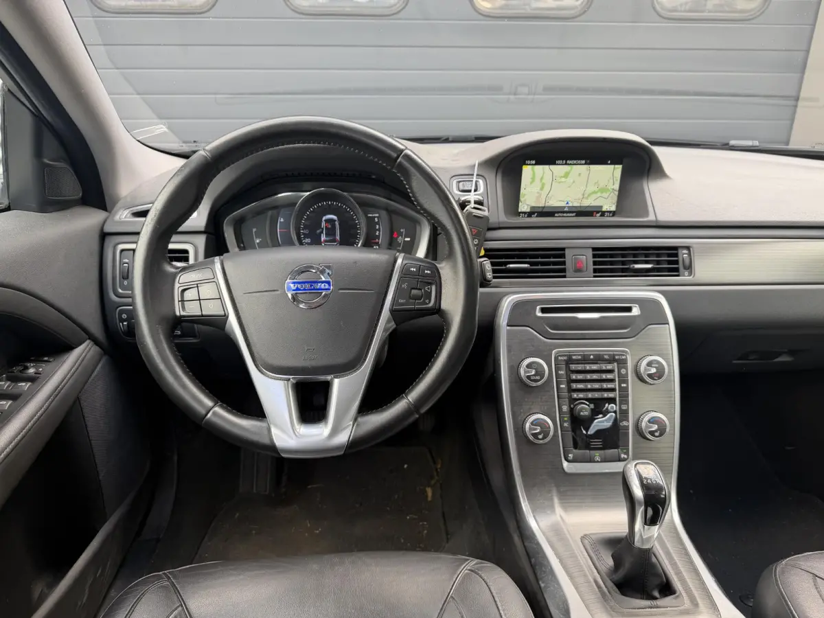 2.0 D3 Polar+ | Panoramadak | Navigatie | Lederen Bekleding | Elektrische Achterklep |