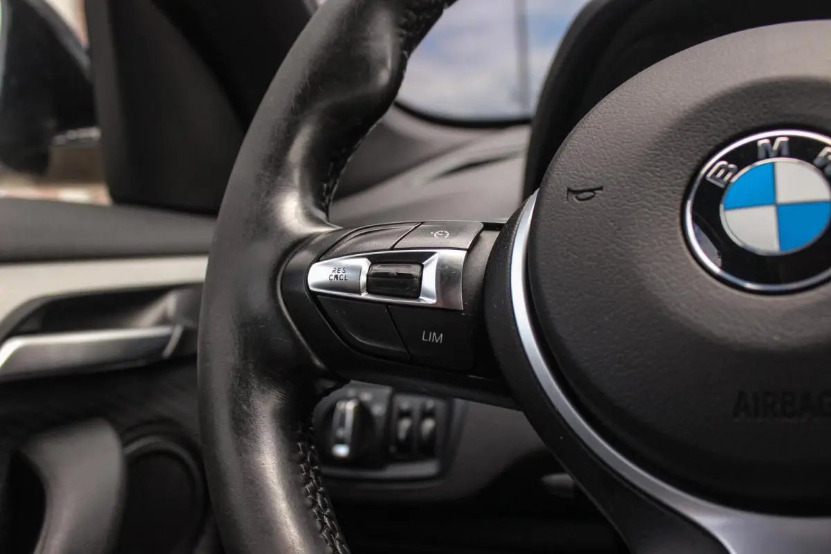 sDrive18d Centennial High Executive M Sport | 2e eigenaar | Keyless entry | M Sportstuur | Cruise control | Shadow Line | Navigatie | Climate control | Bluetooth | Trekhaak