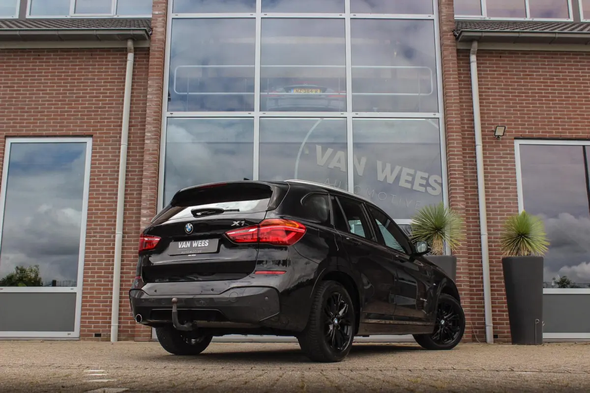sDrive18d Centennial High Executive M Sport | 2e eigenaar | Keyless entry | M Sportstuur | Cruise control | Shadow Line | Navigatie | Climate control | Bluetooth | Trekhaak