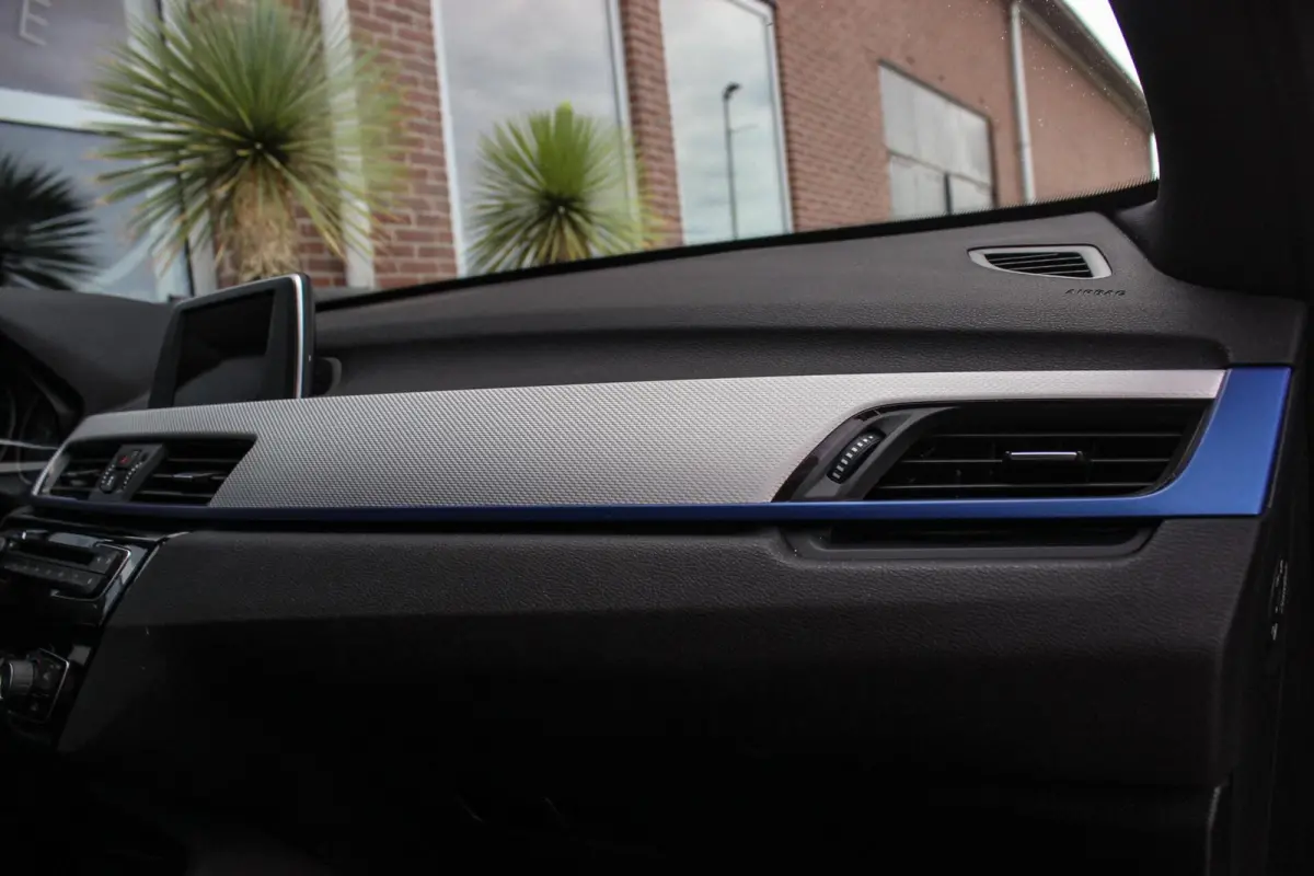 sDrive18d Centennial High Executive M Sport | 2e eigenaar | Keyless entry | M Sportstuur | Cruise control | Shadow Line | Navigatie | Climate control | Bluetooth | Trekhaak