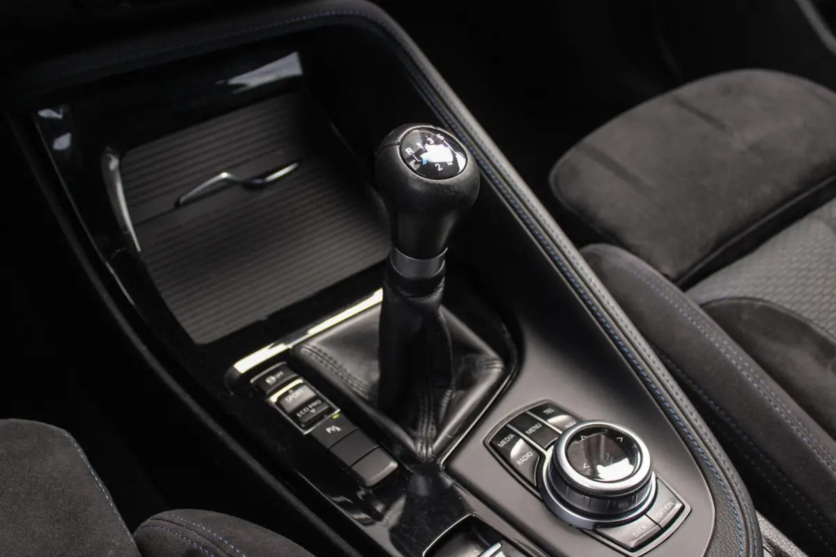 sDrive18d Centennial High Executive M Sport | 2e eigenaar | Keyless entry | M Sportstuur | Cruise control | Shadow Line | Navigatie | Climate control | Bluetooth | Trekhaak