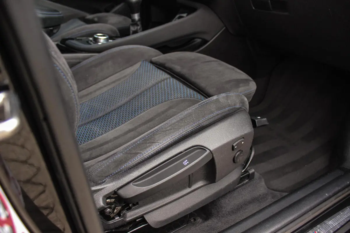 sDrive18d Centennial High Executive M Sport | 2e eigenaar | Keyless entry | M Sportstuur | Cruise control | Shadow Line | Navigatie | Climate control | Bluetooth | Trekhaak