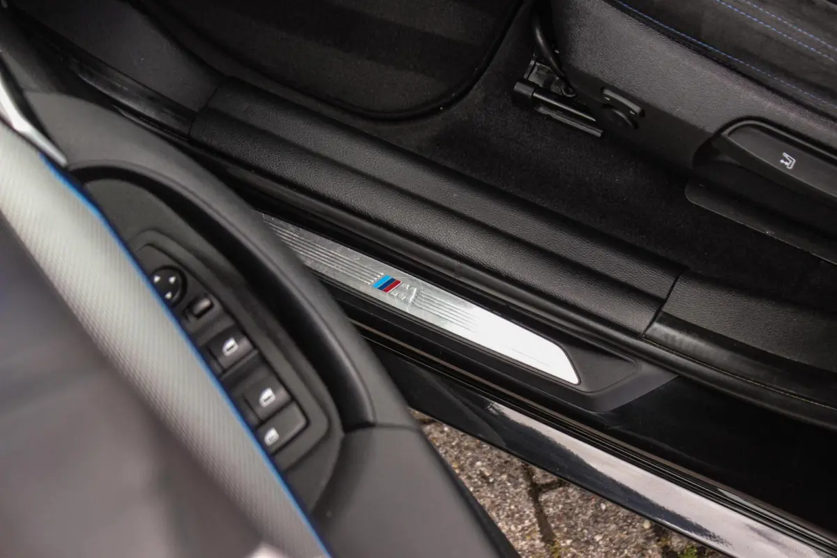sDrive18d Centennial High Executive M Sport | 2e eigenaar | Keyless entry | M Sportstuur | Cruise control | Shadow Line | Navigatie | Climate control | Bluetooth | Trekhaak