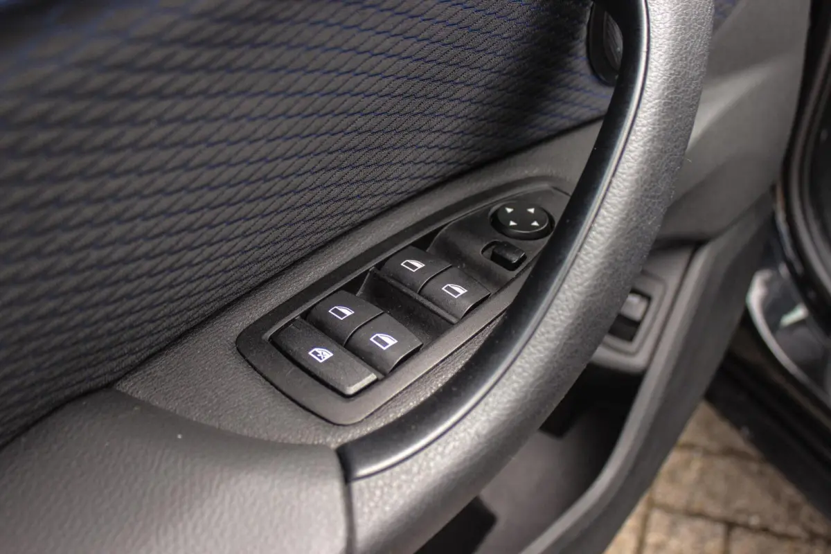 sDrive18d Centennial High Executive M Sport | 2e eigenaar | Keyless entry | M Sportstuur | Cruise control | Shadow Line | Navigatie | Climate control | Bluetooth | Trekhaak