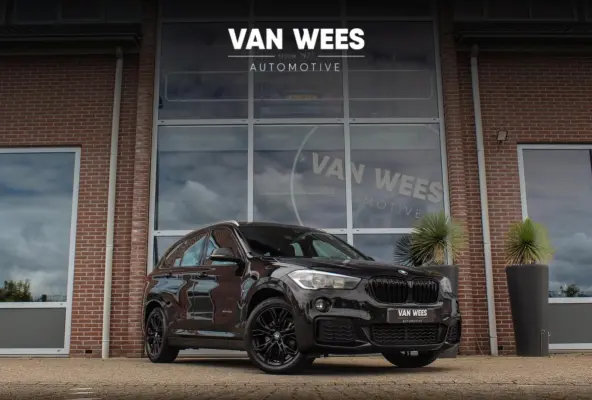 sDrive18d Centennial High Executive M Sport | 2e eigenaar | Keyless entry | M Sportstuur | Cruise control | Shadow Line | Navigatie | Climate control | Bluetooth | Trekhaak