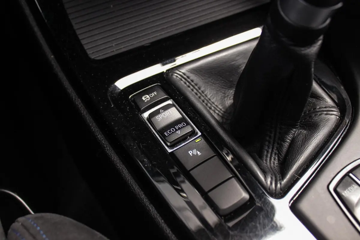 sDrive18d Centennial High Executive M Sport | 2e eigenaar | Keyless entry | M Sportstuur | Cruise control | Shadow Line | Navigatie | Climate control | Bluetooth | Trekhaak