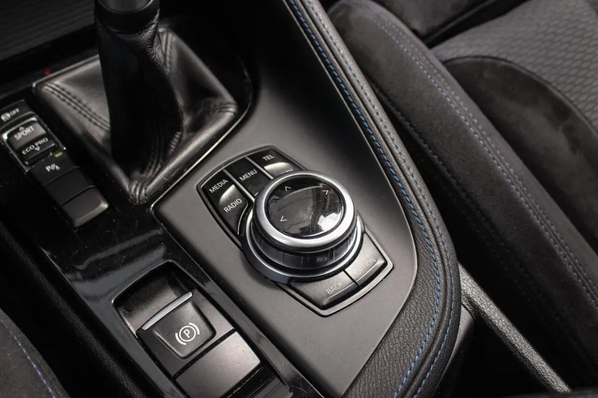 sDrive18d Centennial High Executive M Sport | 2e eigenaar | Keyless entry | M Sportstuur | Cruise control | Shadow Line | Navigatie | Climate control | Bluetooth | Trekhaak