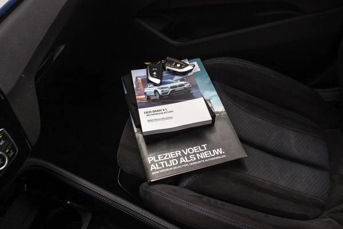 sDrive18d Centennial High Executive M Sport | 2e eigenaar | Keyless entry | M Sportstuur | Cruise control | Shadow Line | Navigatie | Climate control | Bluetooth | Trekhaak