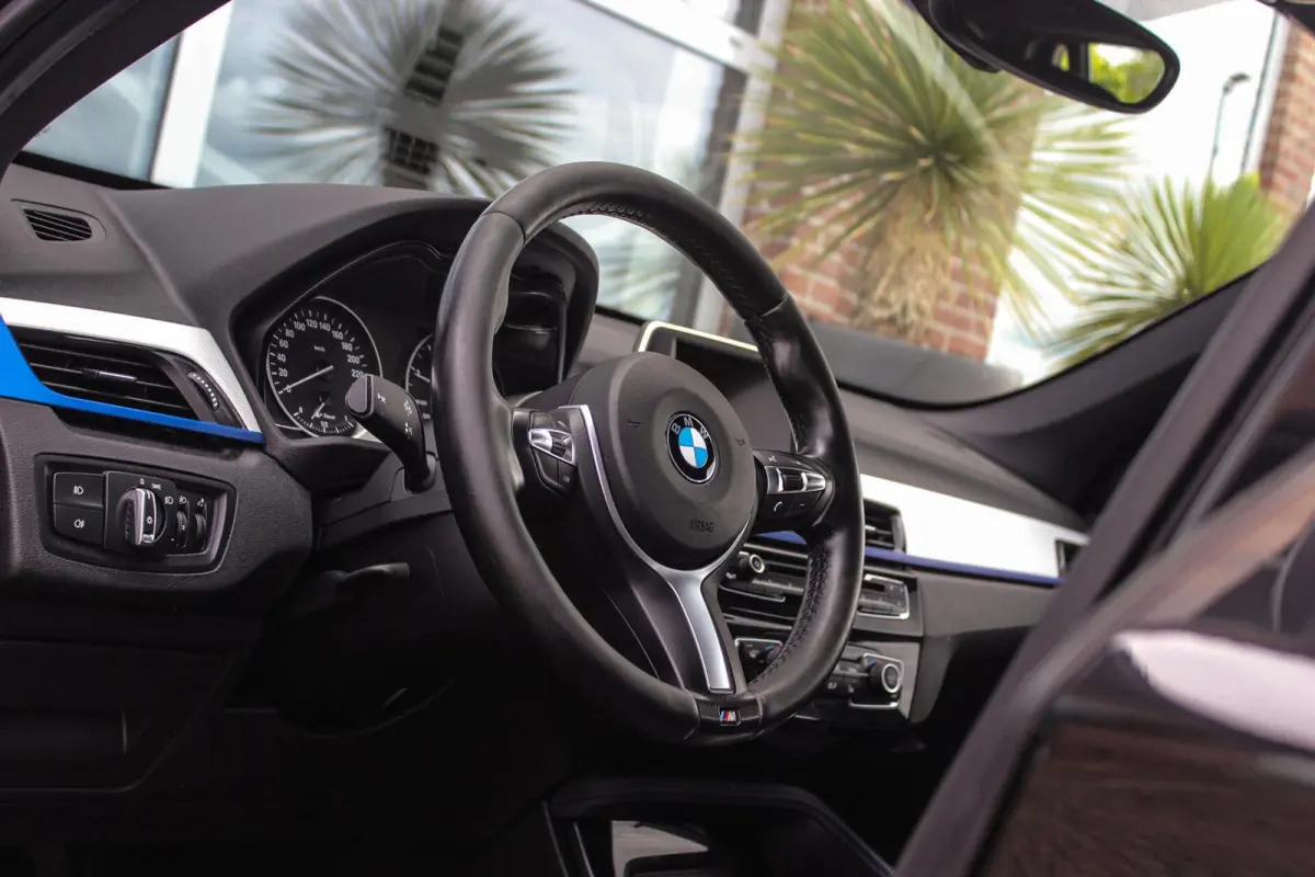 sDrive18d Centennial High Executive M Sport | 2e eigenaar | Keyless entry | M Sportstuur | Cruise control | Shadow Line | Navigatie | Climate control | Bluetooth | Trekhaak