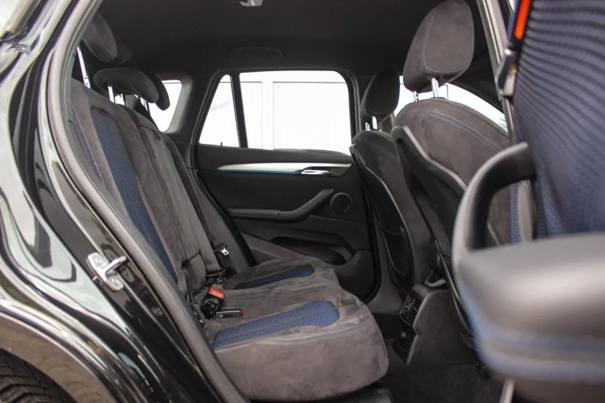 sDrive18d Centennial High Executive M Sport | 2e eigenaar | Keyless entry | M Sportstuur | Cruise control | Shadow Line | Navigatie | Climate control | Bluetooth | Trekhaak