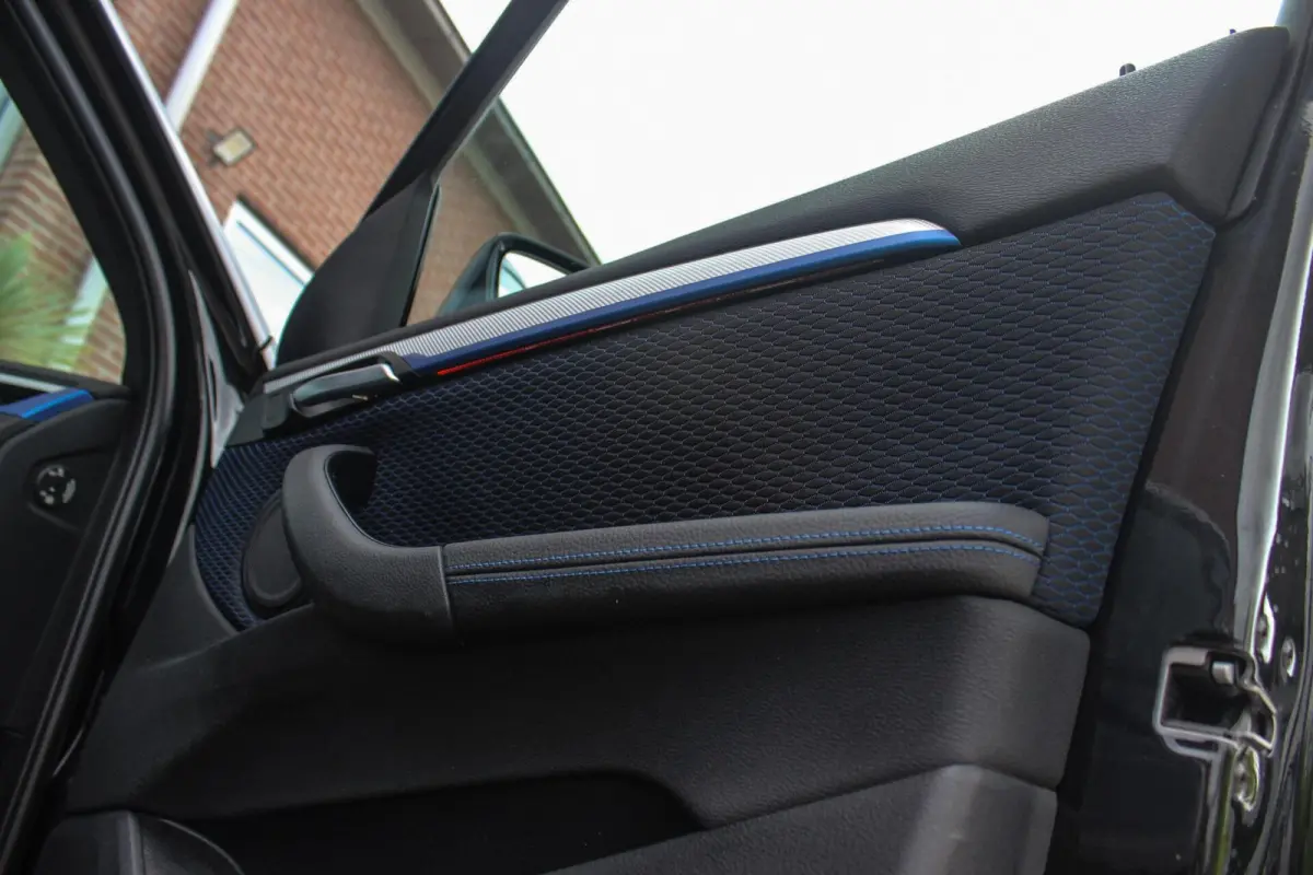 sDrive18d Centennial High Executive M Sport | 2e eigenaar | Keyless entry | M Sportstuur | Cruise control | Shadow Line | Navigatie | Climate control | Bluetooth | Trekhaak