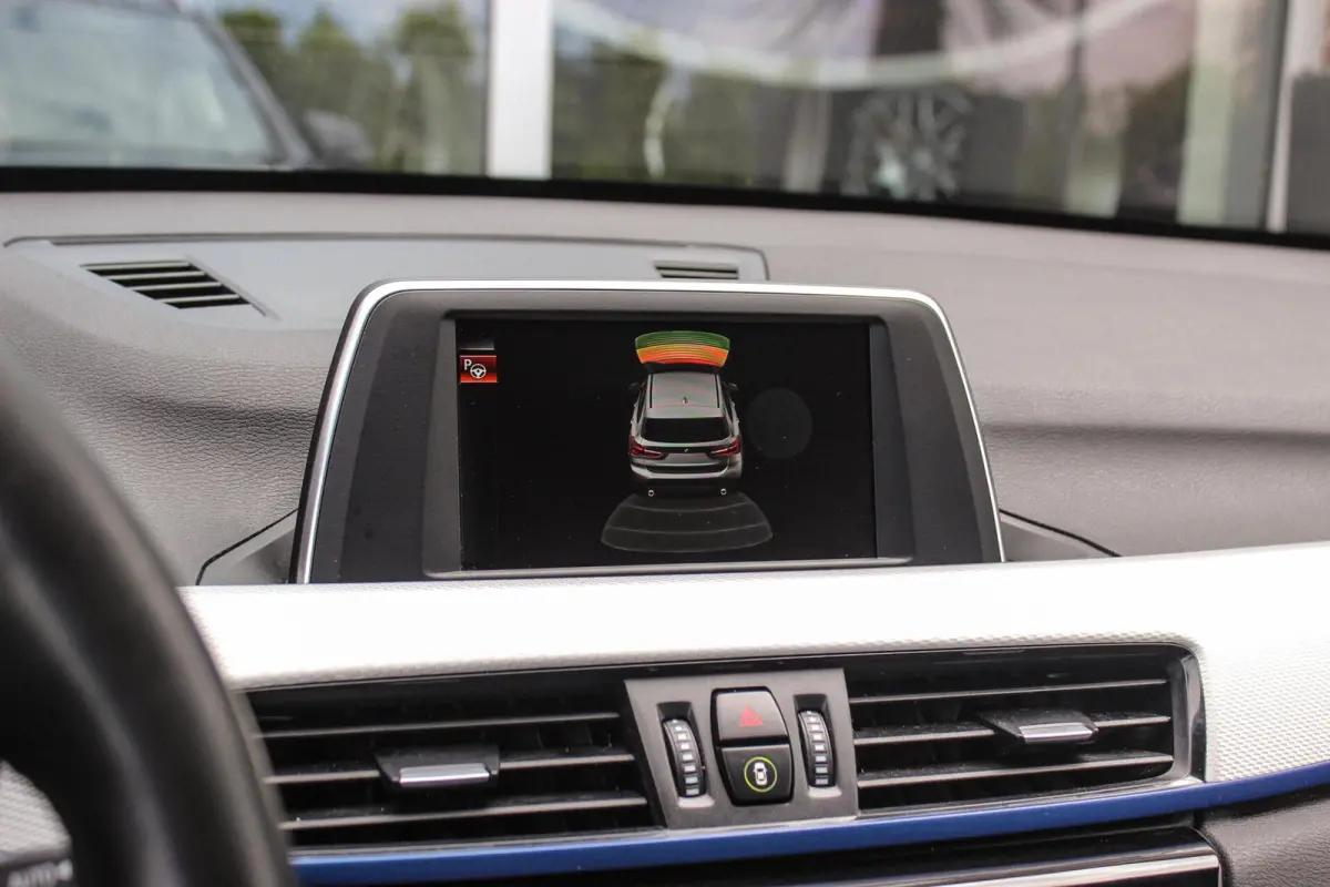sDrive18d Centennial High Executive M Sport | 2e eigenaar | Keyless entry | M Sportstuur | Cruise control | Shadow Line | Navigatie | Climate control | Bluetooth | Trekhaak