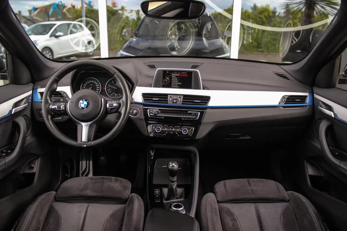 sDrive18d Centennial High Executive M Sport | 2e eigenaar | Keyless entry | M Sportstuur | Cruise control | Shadow Line | Navigatie | Climate control | Bluetooth | Trekhaak