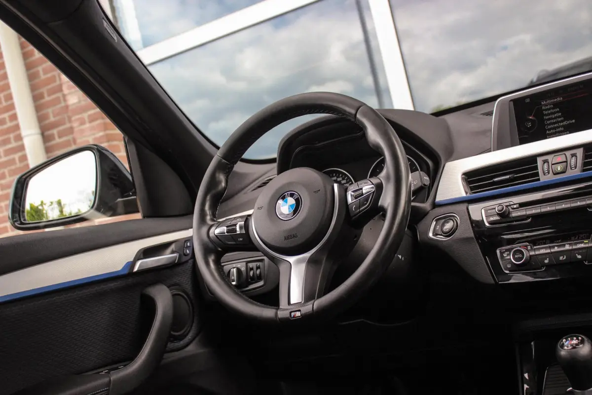 sDrive18d Centennial High Executive M Sport | 2e eigenaar | Keyless entry | M Sportstuur | Cruise control | Shadow Line | Navigatie | Climate control | Bluetooth | Trekhaak
