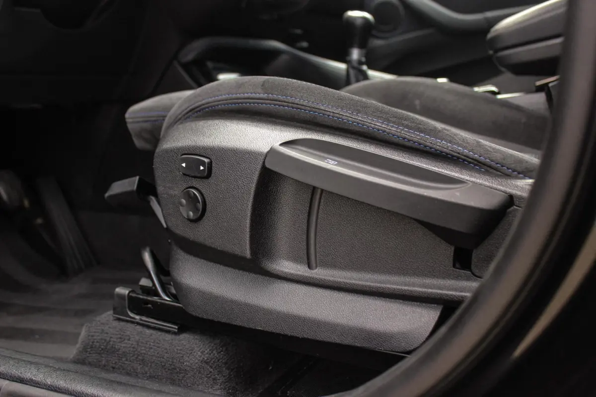 sDrive18d Centennial High Executive M Sport | 2e eigenaar | Keyless entry | M Sportstuur | Cruise control | Shadow Line | Navigatie | Climate control | Bluetooth | Trekhaak