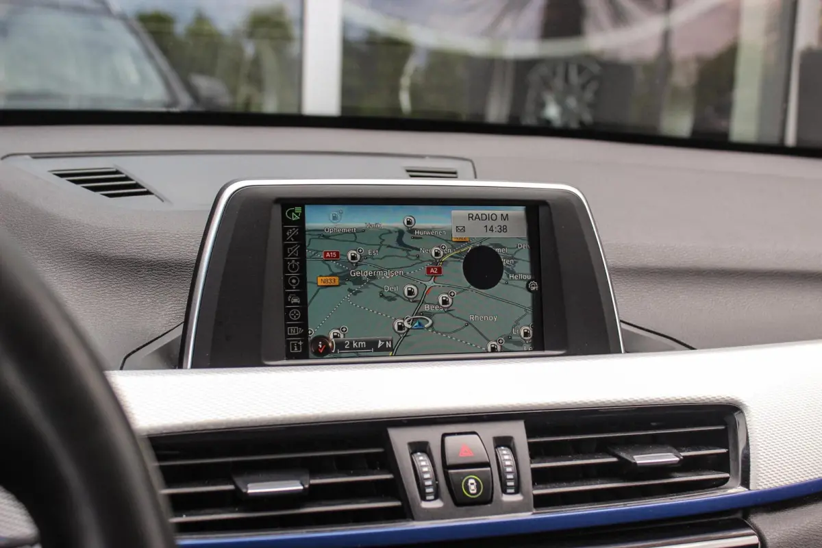 sDrive18d Centennial High Executive M Sport | 2e eigenaar | Keyless entry | M Sportstuur | Cruise control | Shadow Line | Navigatie | Climate control | Bluetooth | Trekhaak