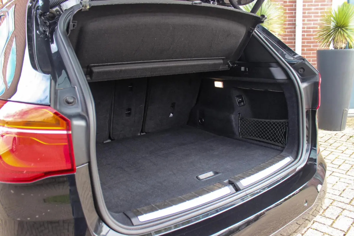 sDrive18d Centennial High Executive M Sport | 2e eigenaar | Keyless entry | M Sportstuur | Cruise control | Shadow Line | Navigatie | Climate control | Bluetooth | Trekhaak