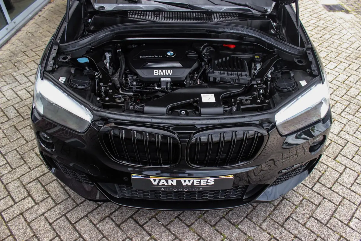 sDrive18d Centennial High Executive M Sport | 2e eigenaar | Keyless entry | M Sportstuur | Cruise control | Shadow Line | Navigatie | Climate control | Bluetooth | Trekhaak