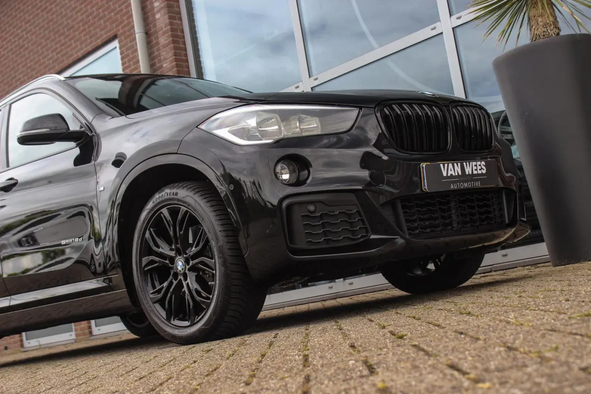 sDrive18d Centennial High Executive M Sport | 2e eigenaar | Keyless entry | M Sportstuur | Cruise control | Shadow Line | Navigatie | Climate control | Bluetooth | Trekhaak