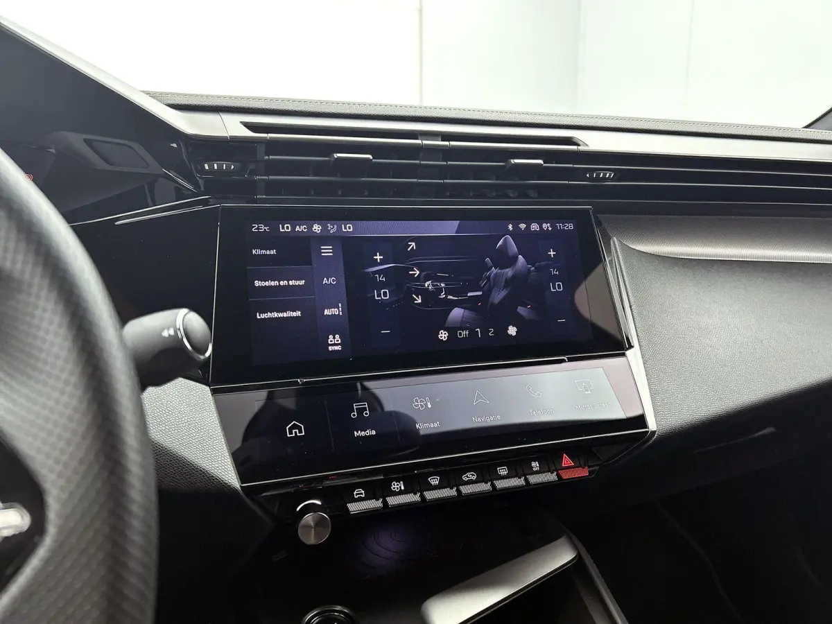 GT 130pk Automaat | Lage kilometerstand | Navigatie | Achteruitrijcamera | Matrix LED koplampen | Leder/Alcantara | Handsfree Achterklep | Adaptieve Cruise Control | Keyless | Stoel- en stuu
