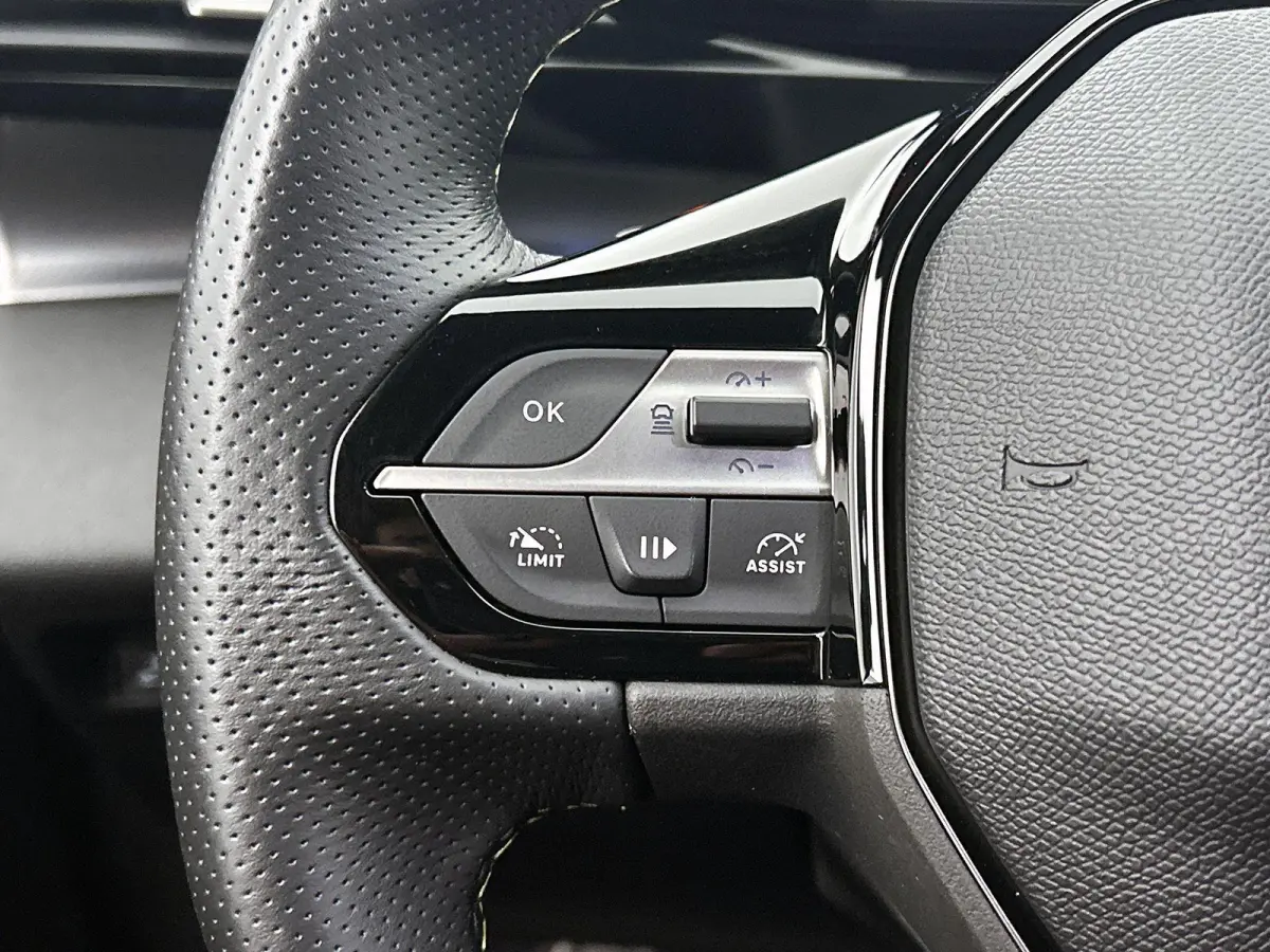 GT 130pk Automaat | Lage kilometerstand | Navigatie | Achteruitrijcamera | Matrix LED koplampen | Leder/Alcantara | Handsfree Achterklep | Adaptieve Cruise Control | Keyless | Stoel- en stuu