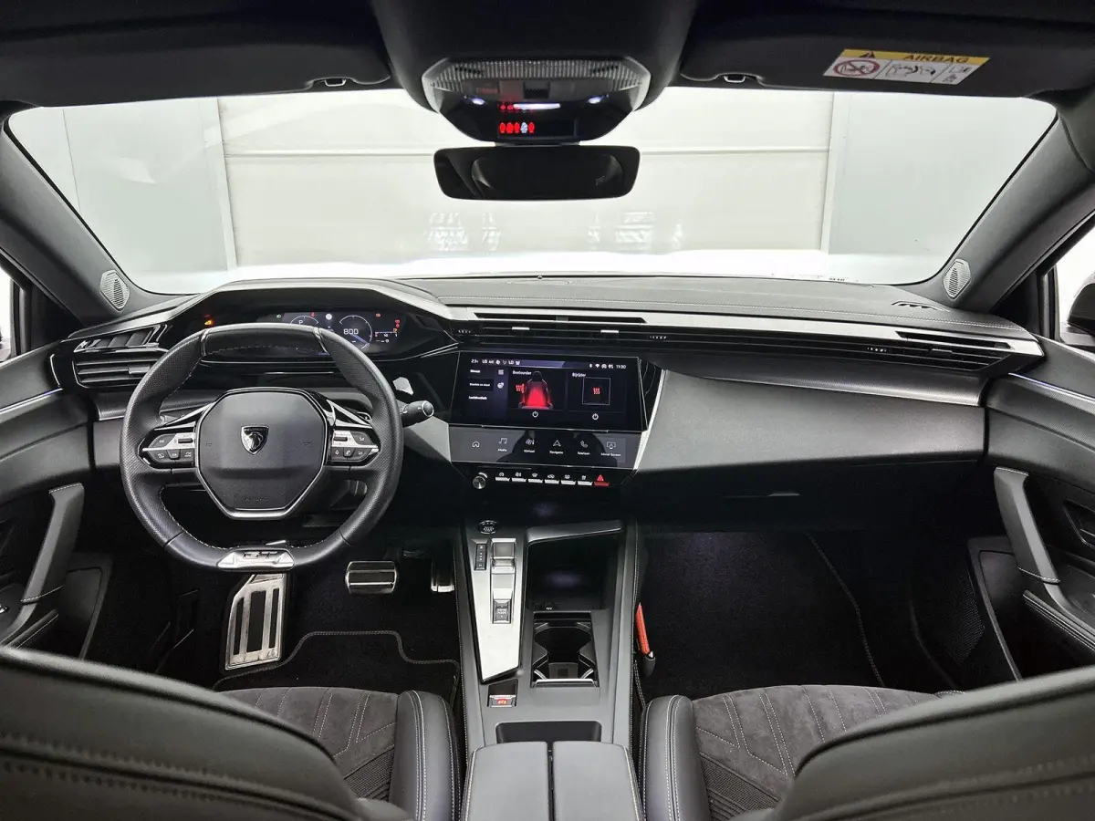 GT 130pk Automaat | Lage kilometerstand | Navigatie | Achteruitrijcamera | Matrix LED koplampen | Leder/Alcantara | Handsfree Achterklep | Adaptieve Cruise Control | Keyless | Stoel- en stuu
