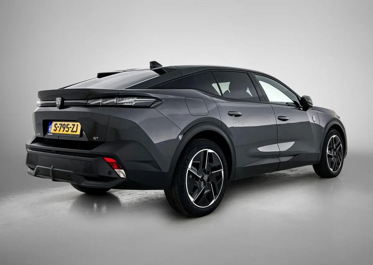 GT 130pk Automaat | Lage kilometerstand | Navigatie | Achteruitrijcamera | Matrix LED koplampen | Leder/Alcantara | Handsfree Achterklep | Adaptieve Cruise Control | Keyless | Stoel- en stuu