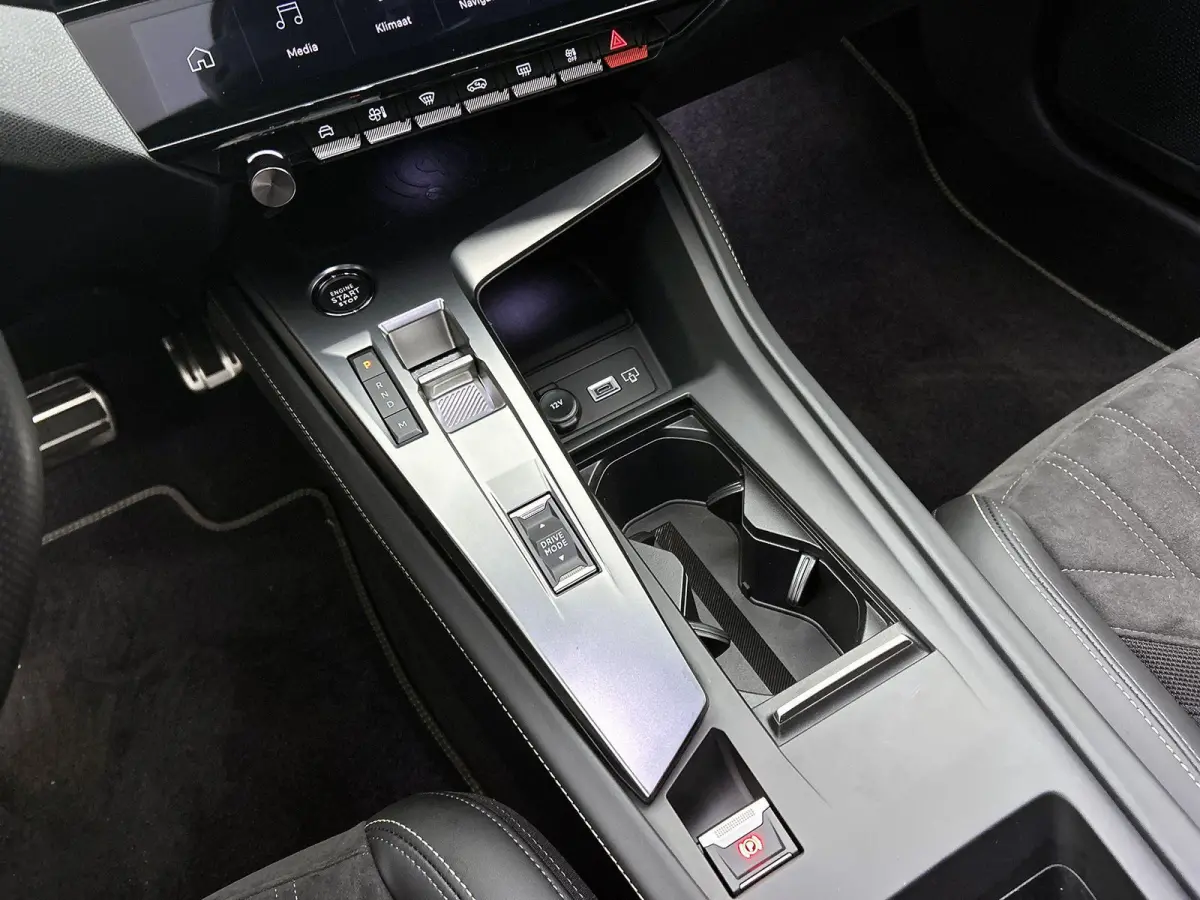 GT 130pk Automaat | Lage kilometerstand | Navigatie | Achteruitrijcamera | Matrix LED koplampen | Leder/Alcantara | Handsfree Achterklep | Adaptieve Cruise Control | Keyless | Stoel- en stuu