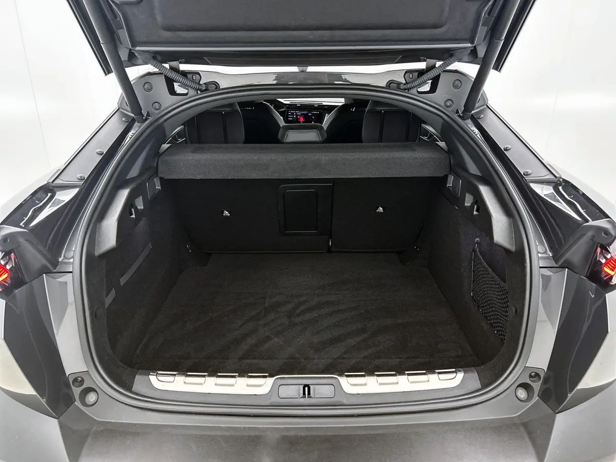 GT 130pk Automaat | Lage kilometerstand | Navigatie | Achteruitrijcamera | Matrix LED koplampen | Leder/Alcantara | Handsfree Achterklep | Adaptieve Cruise Control | Keyless | Stoel- en stuu