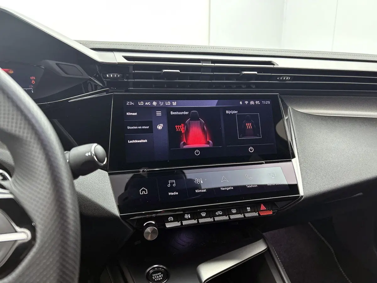 GT 130pk Automaat | Lage kilometerstand | Navigatie | Achteruitrijcamera | Matrix LED koplampen | Leder/Alcantara | Handsfree Achterklep | Adaptieve Cruise Control | Keyless | Stoel- en stuu
