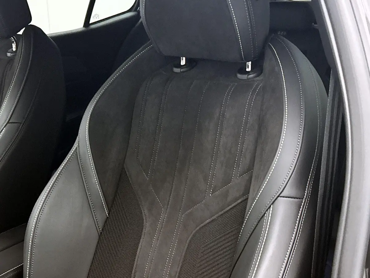 GT 130pk Automaat | Lage kilometerstand | Navigatie | Achteruitrijcamera | Matrix LED koplampen | Leder/Alcantara | Handsfree Achterklep | Adaptieve Cruise Control | Keyless | Stoel- en stuu