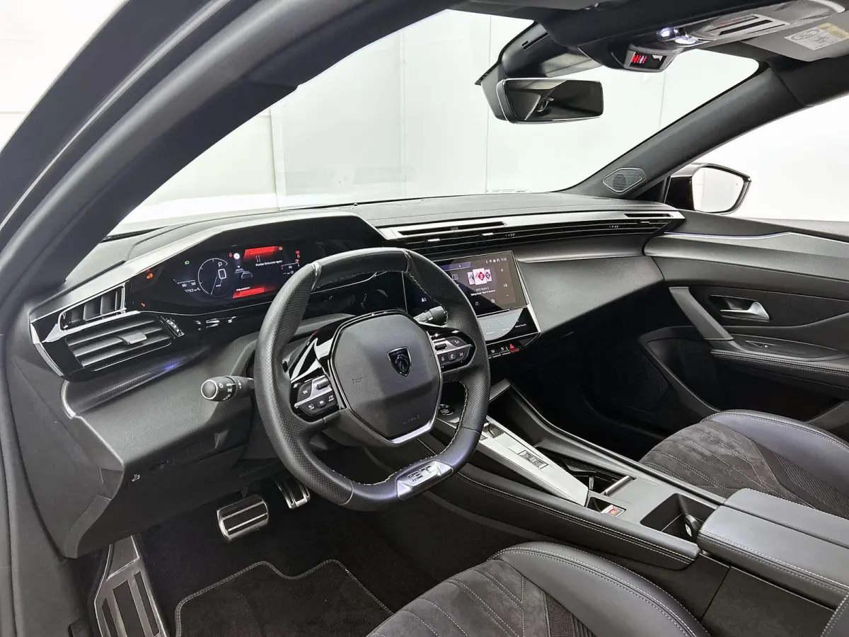 GT 130pk Automaat | Lage kilometerstand | Navigatie | Achteruitrijcamera | Matrix LED koplampen | Leder/Alcantara | Handsfree Achterklep | Adaptieve Cruise Control | Keyless | Stoel- en stuu