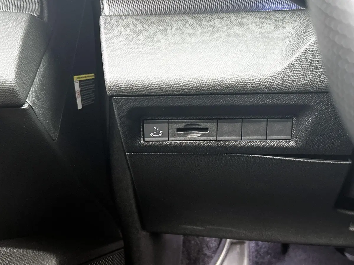GT 130pk Automaat | Lage kilometerstand | Navigatie | Achteruitrijcamera | Matrix LED koplampen | Leder/Alcantara | Handsfree Achterklep | Adaptieve Cruise Control | Keyless | Stoel- en stuu