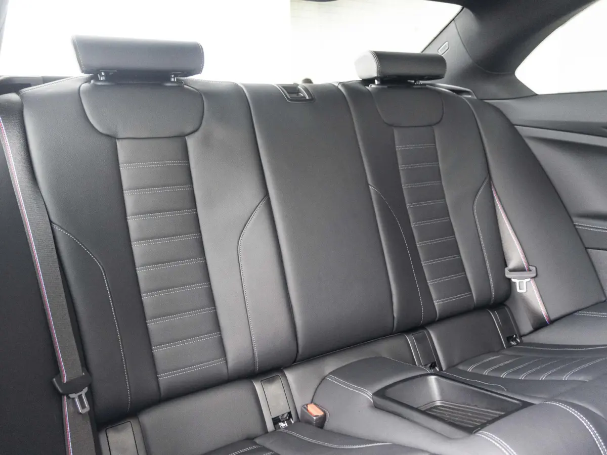 M2 | M Driver's Pack | M Drive Professional | AKRAPOVIC Uitlaatsysteem | M Adaptief onderstel | M Compound remsysteem Rot | Carbon fibre dak | Active Cruise Control | Harman Kardon