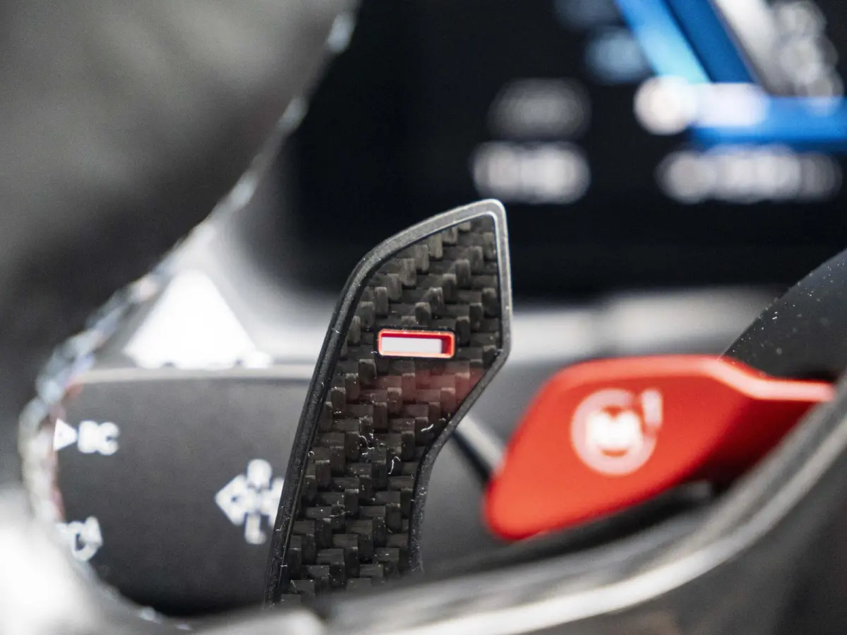 M2 | M Driver's Pack | M Drive Professional | AKRAPOVIC Uitlaatsysteem | M Adaptief onderstel | M Compound remsysteem Rot | Carbon fibre dak | Active Cruise Control | Harman Kardon