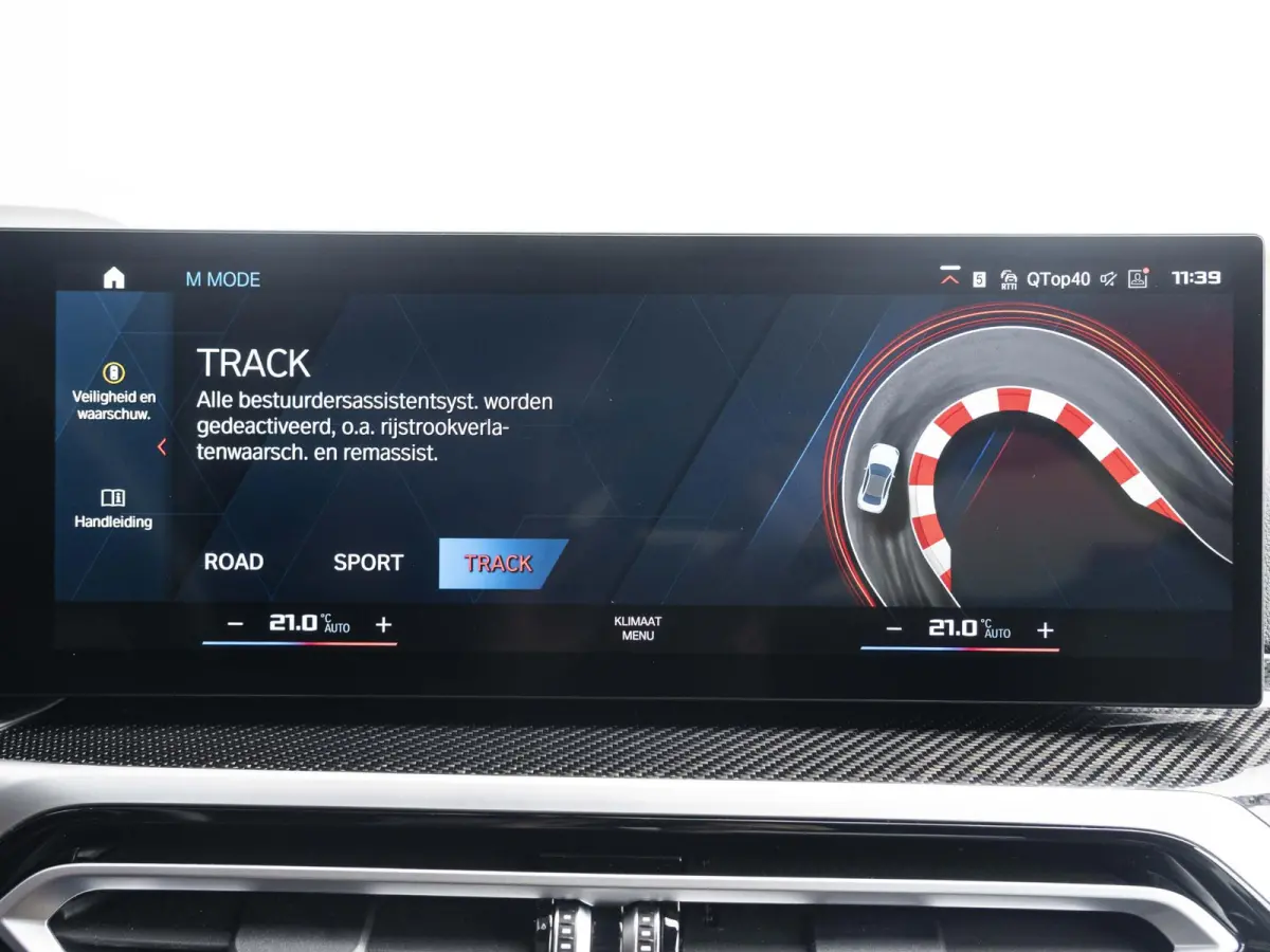 M2 | M Driver's Pack | M Drive Professional | AKRAPOVIC Uitlaatsysteem | M Adaptief onderstel | M Compound remsysteem Rot | Carbon fibre dak | Active Cruise Control | Harman Kardon