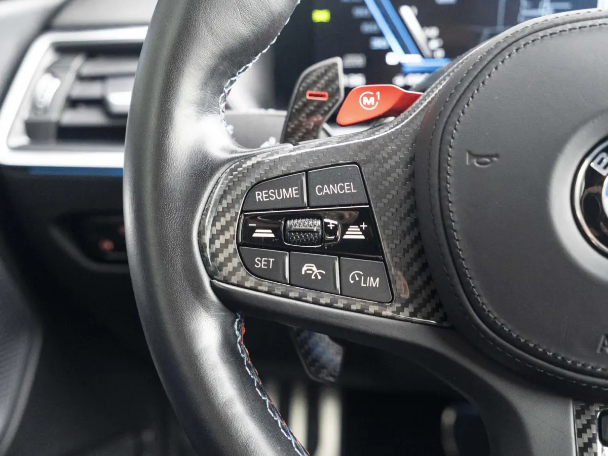 M2 | M Driver's Pack | M Drive Professional | AKRAPOVIC Uitlaatsysteem | M Adaptief onderstel | M Compound remsysteem Rot | Carbon fibre dak | Active Cruise Control | Harman Kardon