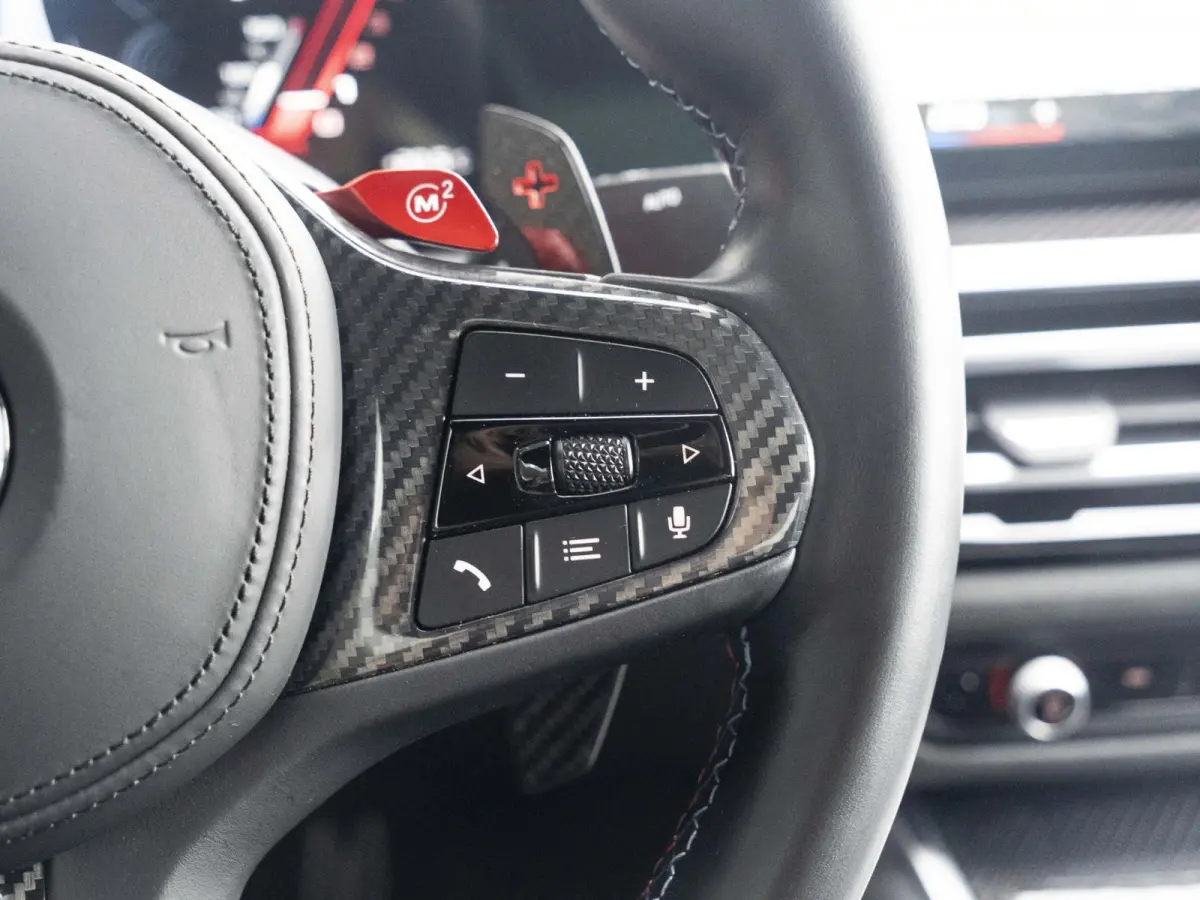 M2 | M Driver's Pack | M Drive Professional | AKRAPOVIC Uitlaatsysteem | M Adaptief onderstel | M Compound remsysteem Rot | Carbon fibre dak | Active Cruise Control | Harman Kardon