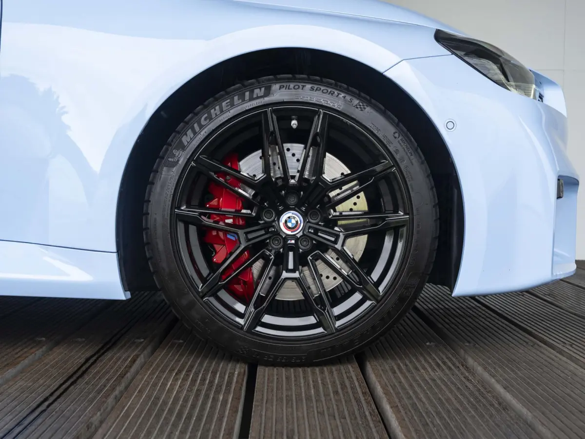 M2 | M Driver's Pack | M Drive Professional | AKRAPOVIC Uitlaatsysteem | M Adaptief onderstel | M Compound remsysteem Rot | Carbon fibre dak | Active Cruise Control | Harman Kardon