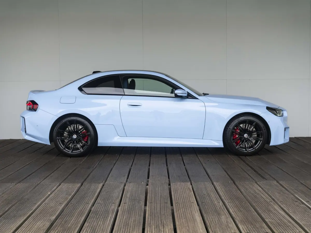 M2 | M Driver's Pack | M Drive Professional | AKRAPOVIC Uitlaatsysteem | M Adaptief onderstel | M Compound remsysteem Rot | Carbon fibre dak | Active Cruise Control | Harman Kardon